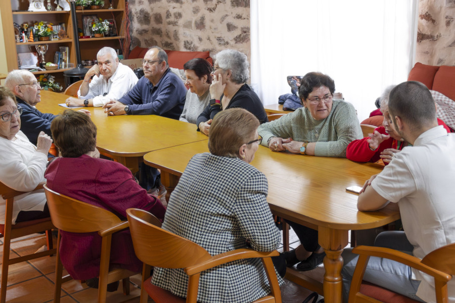 Grupo de discusión sobre envejecimiento activo en Alcaraz (Albacete)
