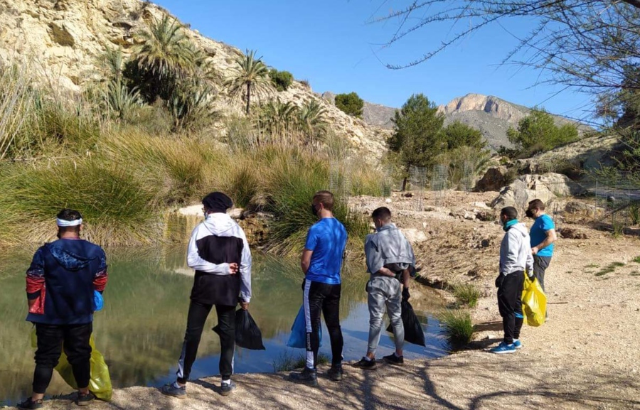 Los menores atendidos en el centro educativo ‘La Zarza’ de Abanilla (Murcia) colaboran en la