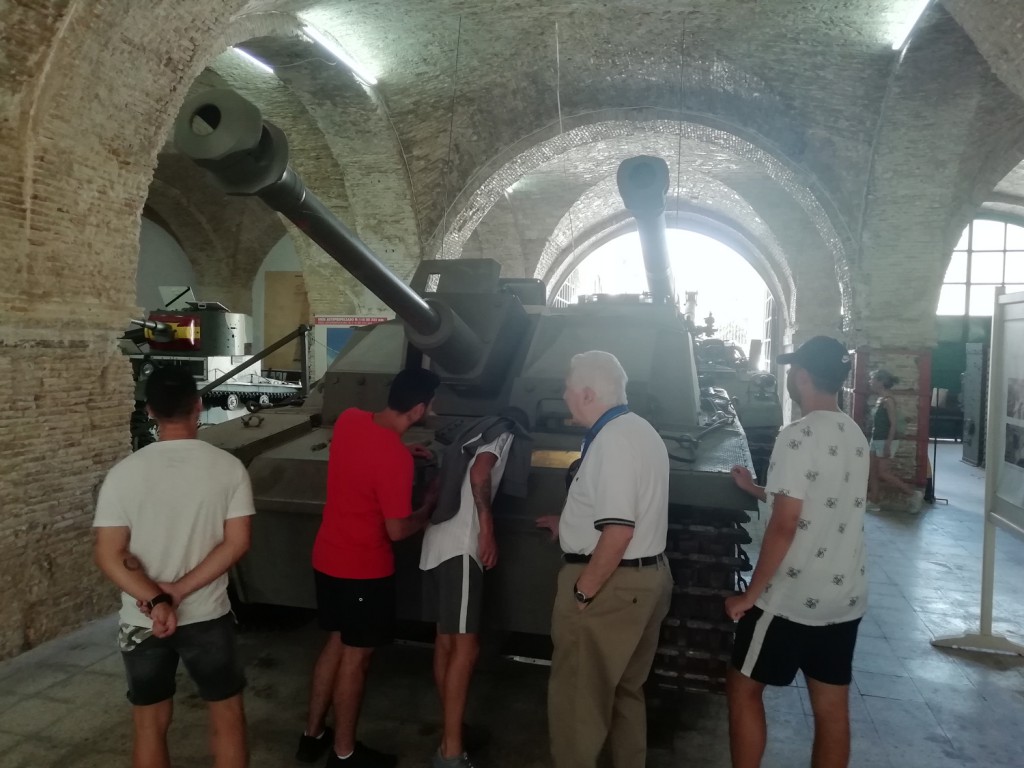 Los menores atendidos en el centro ‘La Zarza’ de Abanilla (Murcia) llevan a cabo una visita