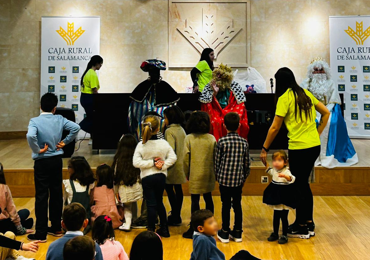 Menores de Arribes del Tormes interpretan a los Reyes Magos