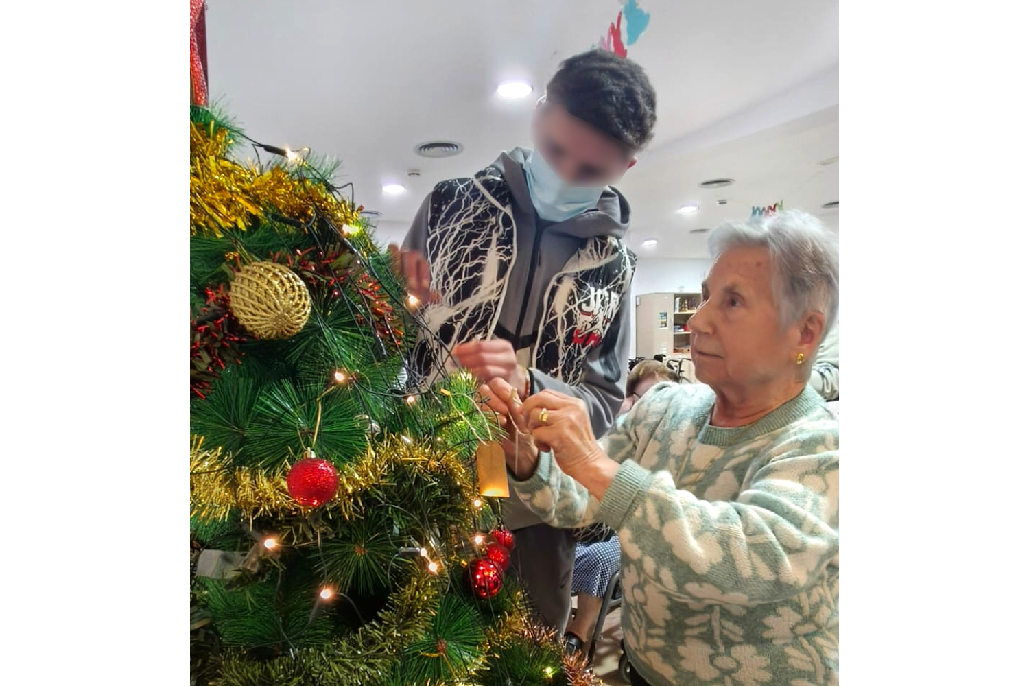 Actividad intergeneracional en el Llar d’Avis del Carme