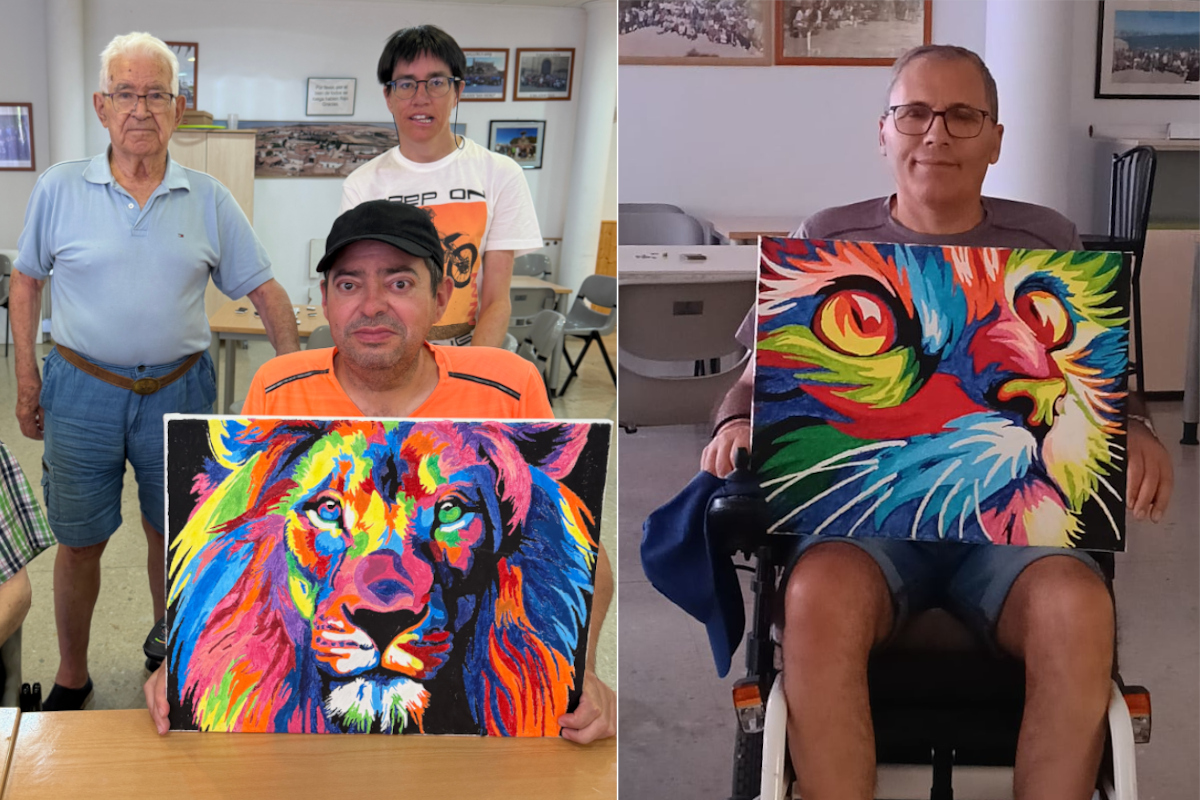 Usuarios del taller, con sus obras