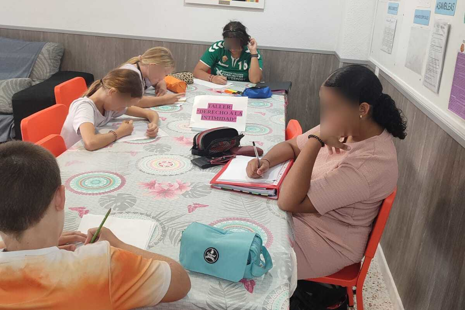 El hogar ‘El Palmeral’ conmemora del 20N en colaboración con la Plataforma de Infancia