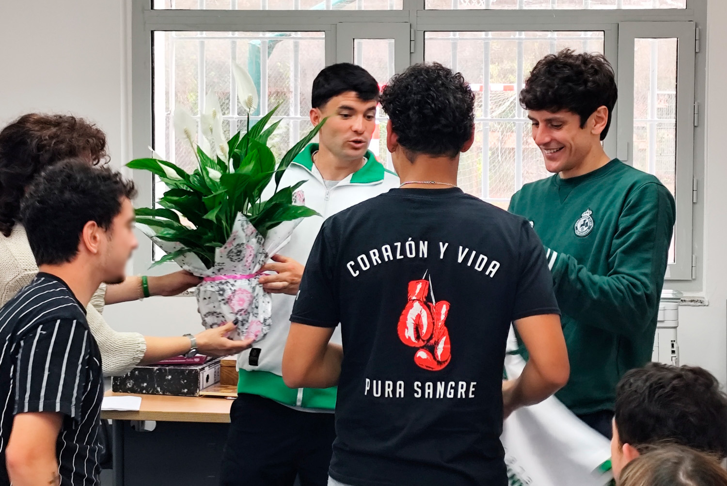 Obsequio de una planta a los jugadores