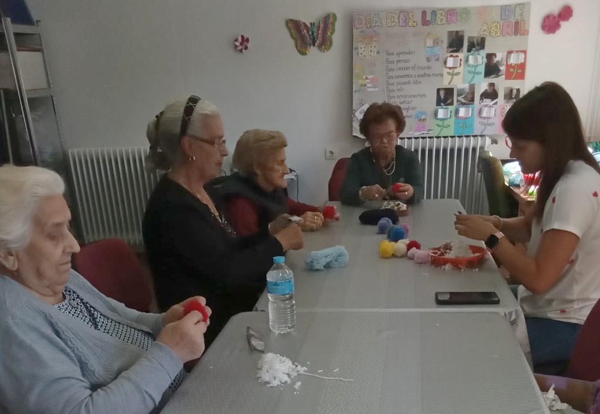 Personas mayores del programa ‘Actívate’ realizan diversas actividades de carácter creativo