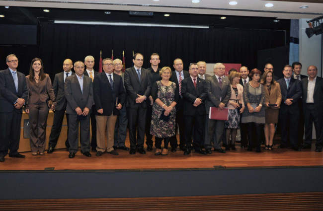 Foto de familia de los Galardones Profesionalidad y Compromiso 2011