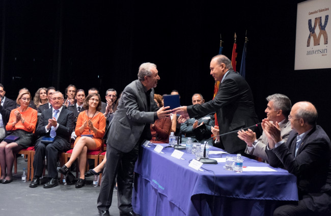 Joaquín Carrión Candel. En representación de los profesores de las Secciones Educativas (Galardonados)