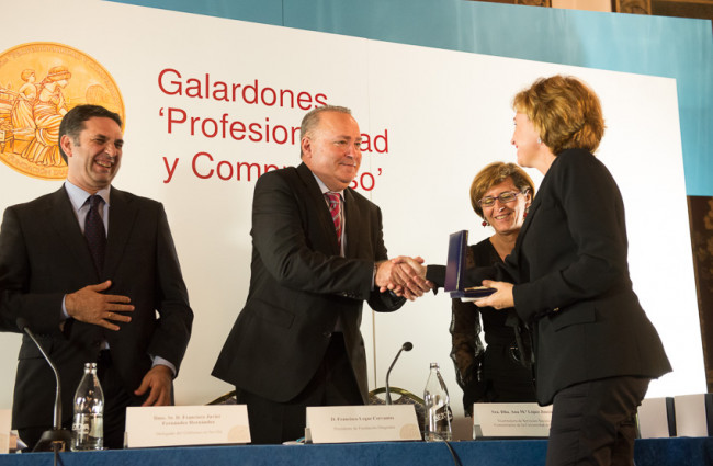 Elodia Hernández, Universidad Pablo de Olavide. Galardones Profesionalidad y Compromiso 2013