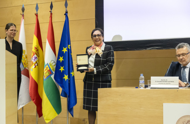 Galardón Profesionalidad y Compromiso a la Universidad Internacional de La Rioja