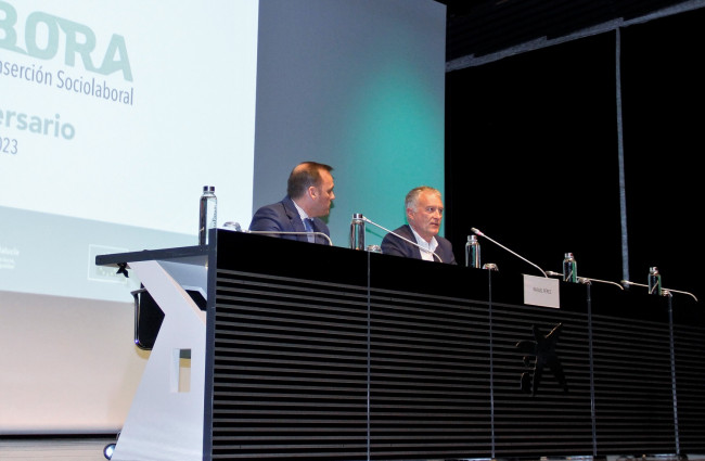 Antonio Moreno y Rafael Pérez Cuadrado, director general de Fundación Diagrama, durante la clausura del acto