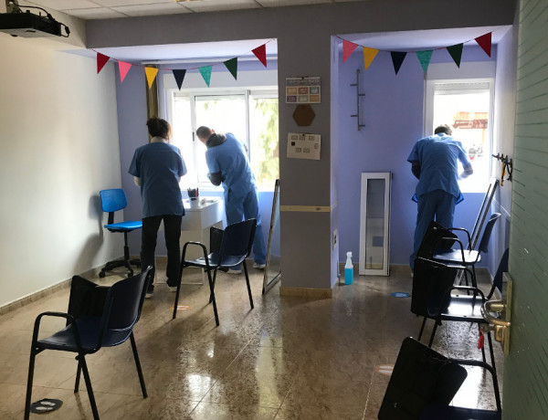 15 personas atendidas en el Programa de Empleabilidad ‘Alcanza’ completan una formación básica en técnicas de limpieza