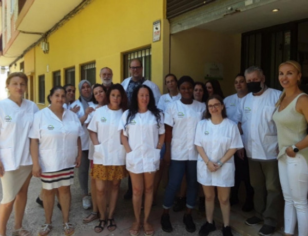 15 personas atendidas en el programa ‘Impulso’ de Murcia finalizan con éxito una formación básica en técnicas de limpieza. Fundación Diagrama 2022.
