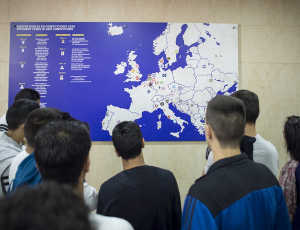 Menores de 'Pi Gros' asisten a un entrenamiento de los juveniles del Villareal C.F. Fundación Diagrama.