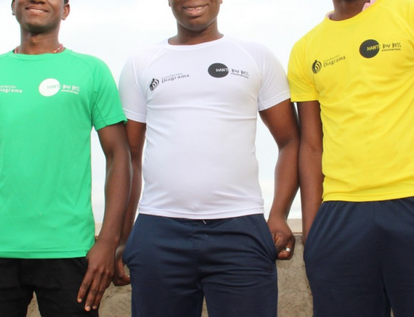 El centro de reeducación ‘La Villa’ de Villena (Alicante) elabora las camisetas para la Escuela Sociodeportiva de Sandiara (Senegal)