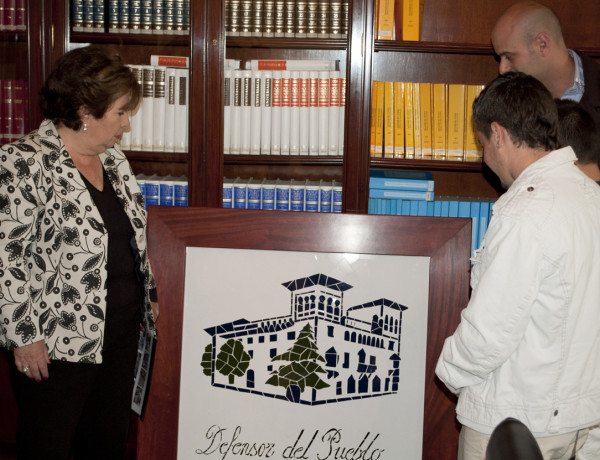 Menores y equipo educativo del Centro ‘Pi Gros’ de Castellón, visitan en Madrid a la Defensora del Pueblo de España, Maria Luisa Cava de LLano