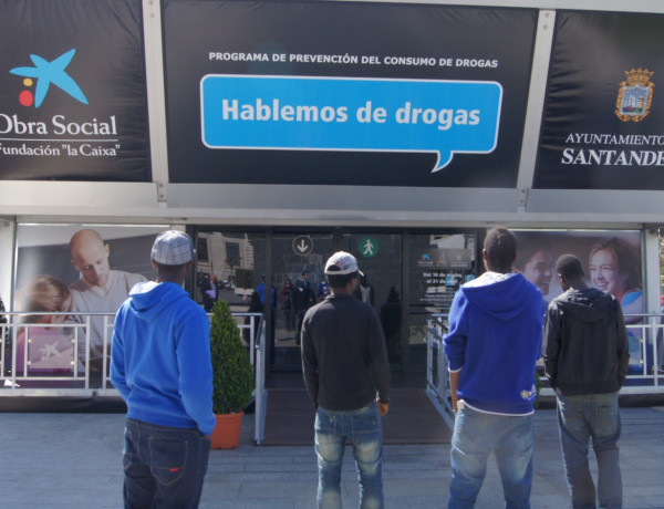 Los menores del Hogar de Acogida Bantaba de Torrelavega (Cantabria) visitan la exposición ‘Hablemos de Drogas’ en Santander