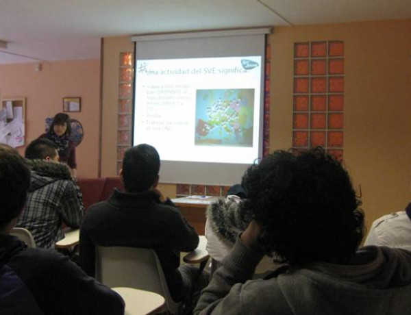 Jóvenes del programa Labor de Fundación Diagrama en Cantabria participan en una sesión informativa sobre el Servicio de Voluntariado Europeo