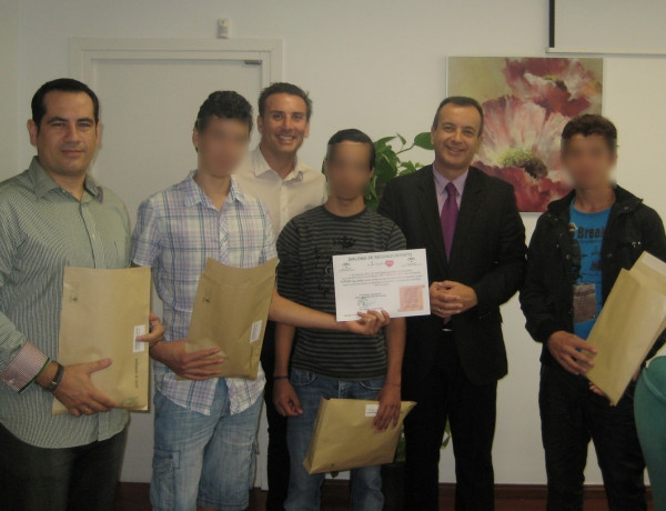 Los menores del centro ‘San Miguel’ de Granada reciben un diploma por su participación en el proyecto ‘Por un millón de pasos’