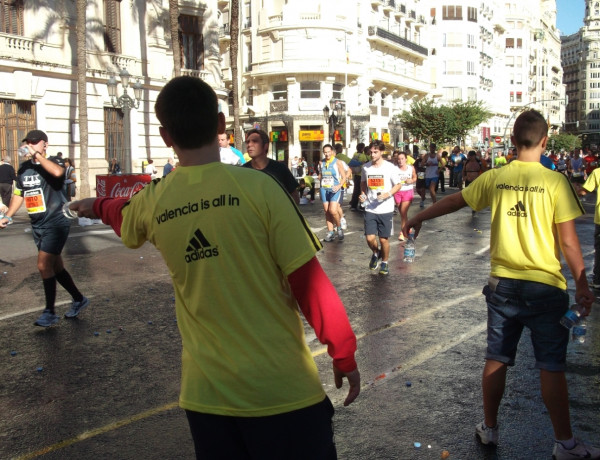 Los menores de los centros ‘Campanar’ y ‘Mariano Ribera’ participan como voluntarios en la Media Maratón de Valencia