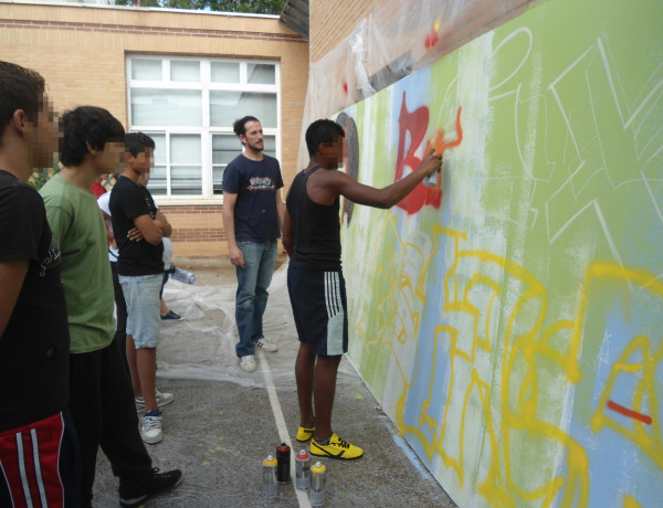 Taller de mural para los menores del centro de acogida ‘Baix Maestrat’ de Vinarós (Castellón)