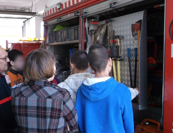 Los menores del centro ‘Campanar’ de Valencia visitan el Parque de Bomberos de la ciudad