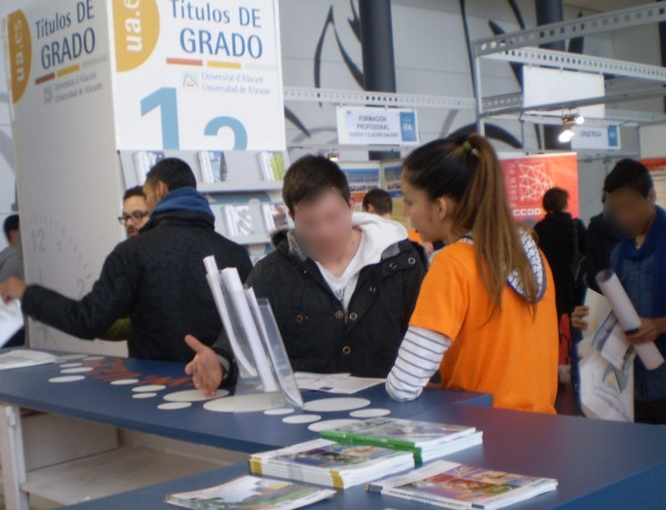 Los menores del centro ‘La Villa’ visitan la Feria Educ@emplea de Alicante