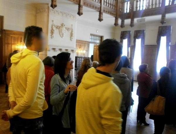 Los menores del Centro Socioeducativo Juvenil de Cantabria visitan el Palacio Real de la Magdalena