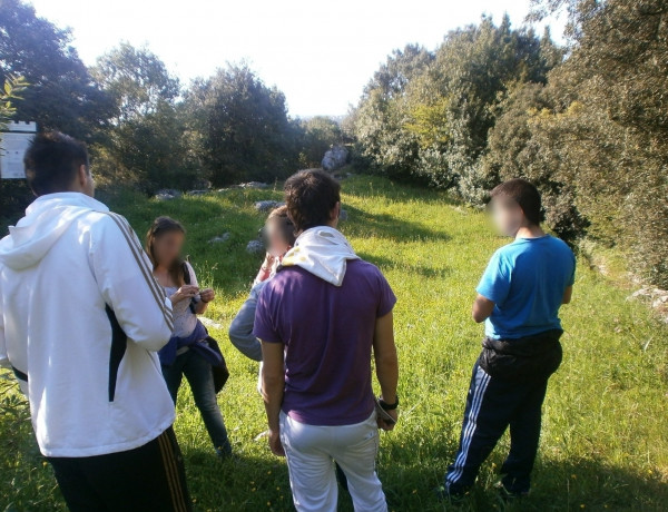 Un grupo de menores del Centro Socioeducativo Juvenil de Cantabria visita la Escuela de Medio Ambiente de Camargo