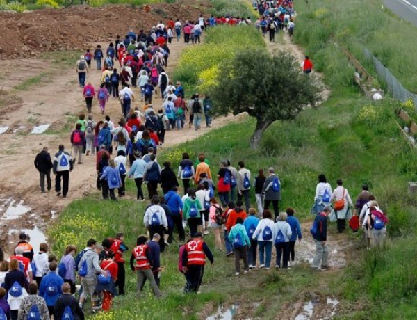 Los jóvenes del centro ‘Virgen de Valvanera’ practican senderismo por el término municipal de Logroño