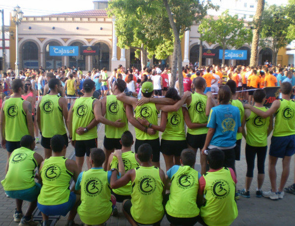 Menores de los centros ‘Los Alcores’ (Carmona) y ‘El Limonar’ (Alcalá de Guadaíra) participan en la Carrera Nocturna de Carmona