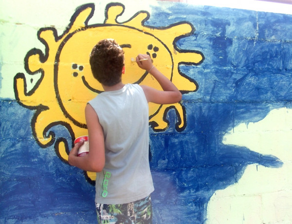 Los jóvenes del centro de acogida ‘Iregua’ de Logroño comienzan un taller de decoración de exteriores