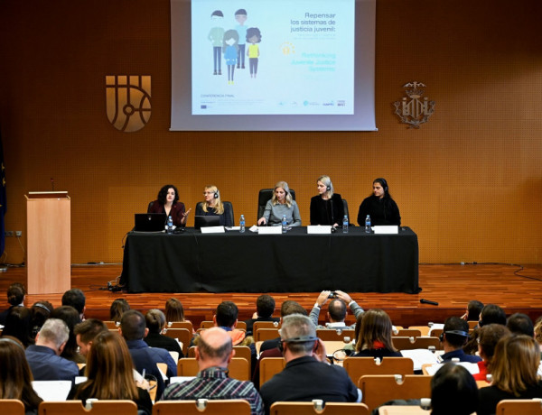 Conferencia final proyecto 'Child Friendly JT'. Natalia García, Petya Dimitrova, Amelija Hrepic, Josipa Vucica y Christine Mavrou
