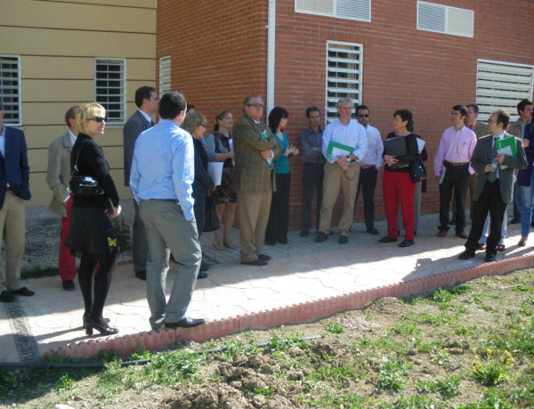 El delegado del Gobierno de la Junta de Andalucía en Jaén y una representación del Colegio de Abogados de esta provincia visitan el Centro Las Lagunillas