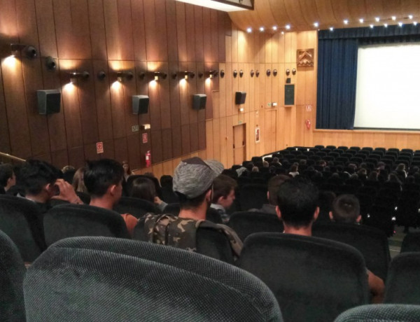 Actividad Cine Fórum sobre la prevención del consumo del tabaco. Jóvenes del centro 'El Acebo' de Santander. Fundación Diagrama 2017. 