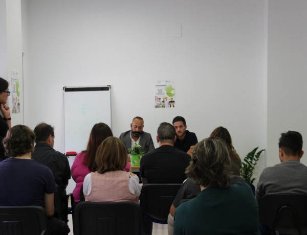 Actividad de mentoring en la sede del programa 'Impulso' de Murcia. Fundación Diagrama.