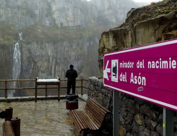 Los jóvenes atendidos en el Centro Socioeducativo Juvenil de Cantabria visitan el Parque Natural del Nacimiento del río Asón. Fundación Diagrama. Cantabria 2018.
