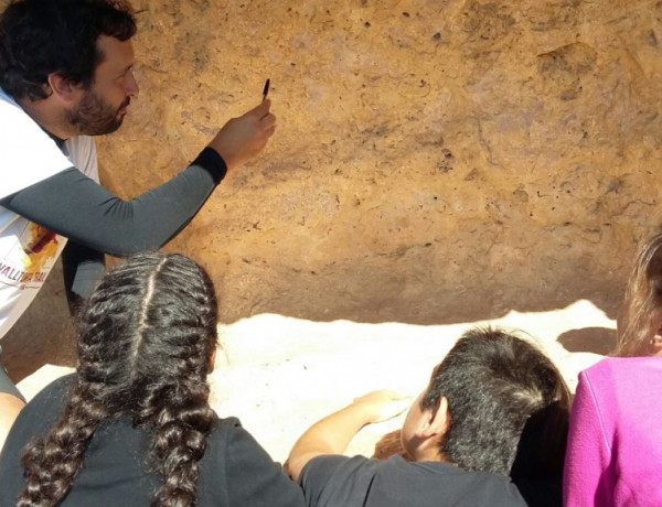 Los menores del centro ‘Sant Sebastià’ de Vinaròs (Castellón) visitan las pinturas rupestres de Morella la Vella y la V Feria Romana Thiar Julia