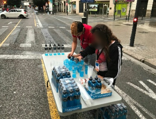 Los jóvenes atendidos en el centro ‘Campanar’ de Valencia participan como voluntarios en la Media Maratón Valencia 2017. Fundación Diagrama. 