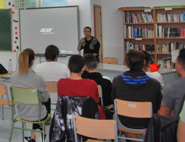 La actriz Diana Palazón visita a los jóvenes atendidos en el centro de reeducación ‘La Villa’ de Villena (Alicante). Fundación Diagrama. Comunidad Valenciana 2019. 