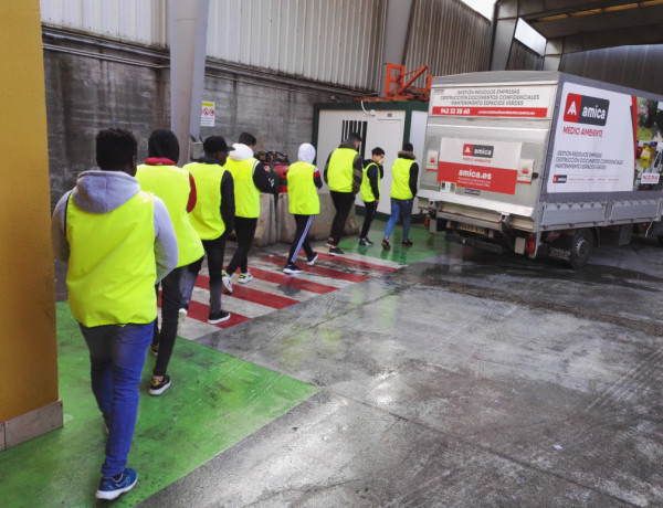 Los alumnos del curso de Formación Profesional Básica de Operaciones Básicas de Cocina visitan el Centro de Recuperación y Reciclaje de Santander. Fundación Diagrama. Cantabria 2020. 