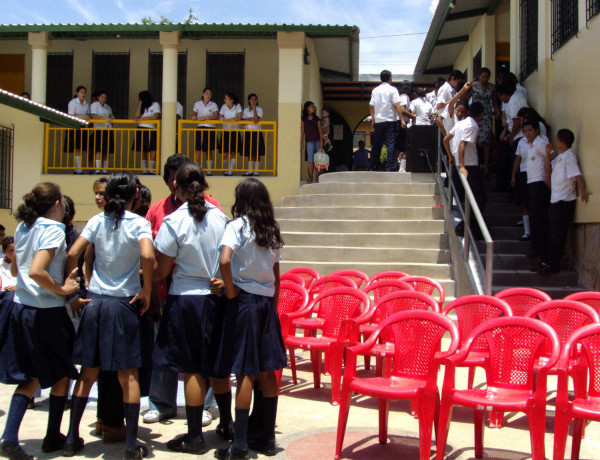 Inauguración en El Salvador del Complejo Municipal de Atención a la niñez, adolescencia y juventud 'Febe Elizabeth Velásquez'