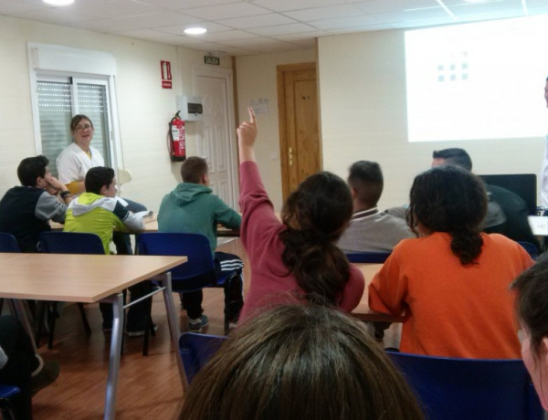 Jóvenes del centro ‘Arrui Alea’ de Molina de Segura (Murcia) participan en un taller de prevención del consumo de sustancias tóxicas