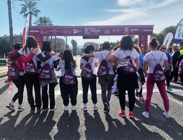 Menores y profesionales de Arrui, en la VIII Carrera de la Mujer de Murcia