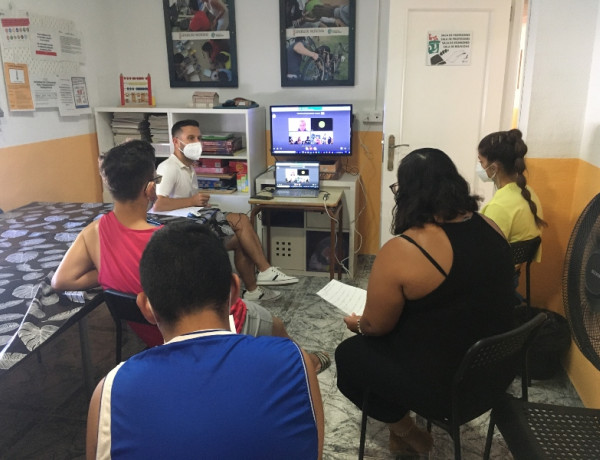 El atleta paralímpico Juan Antonio Menor comparte una charla con los y las jóvenes de las residencias ‘Anassim’ de Llaneras de Ranes (Valencia) y ‘Lucentum’ de Alicante