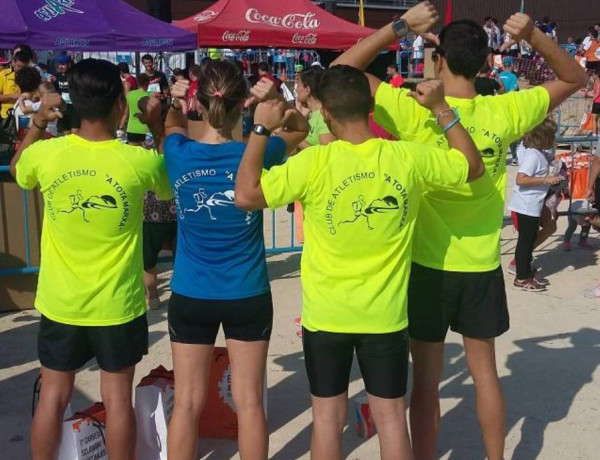 El club de atletismo ‘A tota marxa’ del centro ‘La Villa’ de Villena (Alicante) participa en la I Carrera Solidaria ‘Cartonajes Salinas’