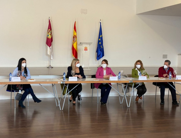 El Ayuntamiento de Casas de Lázaro (Albacete) acoge una mesa de trabajo con representantes del Programa SEPAP Mejora-T de Fundación Diagrama