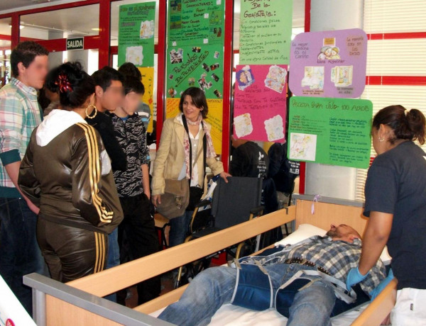 Menores del Programa de Medio Abierto de Alicante participan en la Feria ‘El Baúl del Estudiante y del Empleo’ del Ayuntamiento de Elda