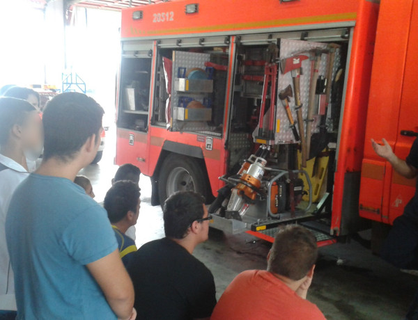 Visita al parque de bomberos. Menores del centro 'Anassim'. Fundación Diagrama.