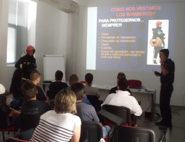 Los Bomberos de Castellón colaboran en el programa de promoción de la salud del Centro de Menores 'Pi gros'