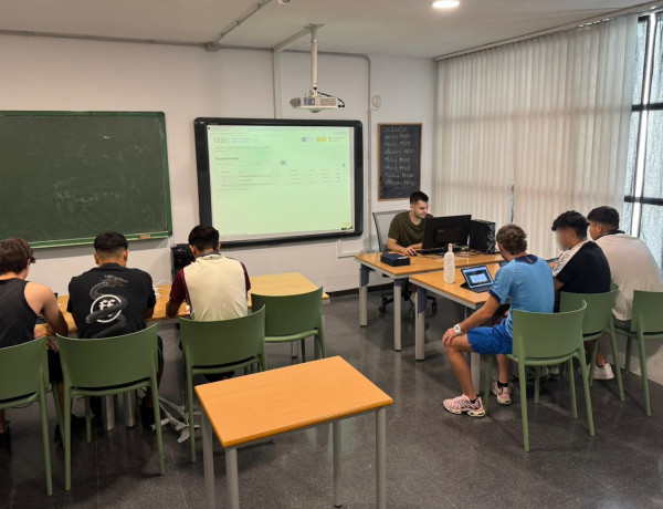 Personas jóvenes del centro educativo ‘Las Moreras’ (Murcia) se entrenan en nuevas tecnologías con la Fundación Cibervoluntarios